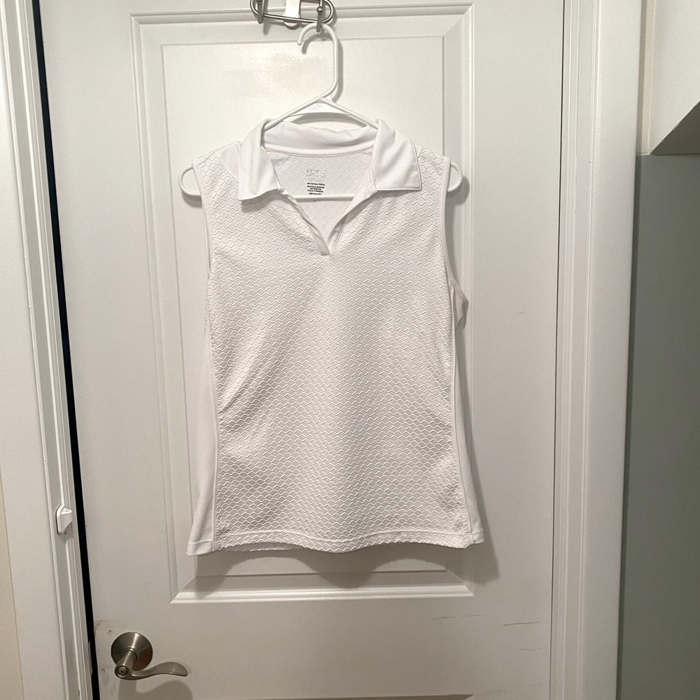Izod Women’s performX white sleeveless V-neck golf tank top